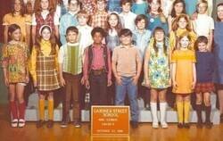 Enlace a La última foto de Michael Jackson antes de convertirse en una superestrella y tener que dejar la escuela a los 11 años