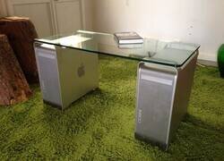 Enlace a Me compré un ordenador… para apoyar el vaso