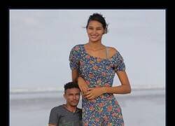 Enlace a Yo diciendo que mido 1,80 y ella asintiendo desde arriba