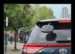 Enlace a Eso es para cuando secuestres a alguien y lo metas en la parte trasera, le tengas el ojo encima y no se te vaya a escapar