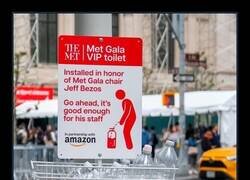 Enlace a Arte en la Met Gala criticando a Bezos