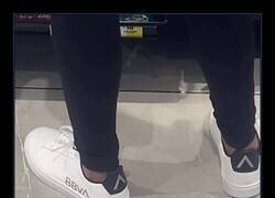 Enlace a Por domiciliar tu nómina ya no dan teles, ahora zapas-propaganda