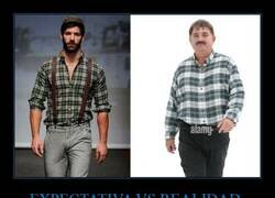 Enlace a Cómo creo que queda una camisa de cuadros a mi edad y cómo queda realmente