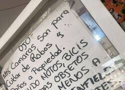 Enlace a La cámara vigila robos, no tus problemas de pareja, chaval