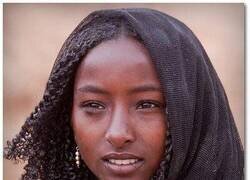 Enlace a África posee una mayor diversidad genética que cualquier otro continente; dos personas de países vecinos pueden presentar una diversidad genética mayor que alguien de Europa y Asia