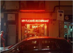 Enlace a Un restaurante del Barrio Gótico de Barcelona tiene uno de los nombres más sorprendentemente agresivos que se puedan imaginar.