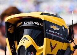 Enlace a El casco de carreras de Star Wars Scout Trooper del piloto de IMSA, Nicky Catsburg