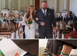 Enlace a Un hombre llamado Joel Burger se casó con una mujer llamada Ashley King, y la cadena Burger King se hizo cargo de todos los gastos de la boda