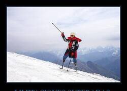 Enlace a 2008: El alpinista chino Xia Boyu, que ha sufrido una doble ampu tación, llega a la cima del monte Everest.