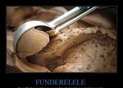 Enlace a ¿Cómo podéis vivir sin saber que el instrumento similar a una cuchara con que se da forma de bola al helado se llama «funderelele»?