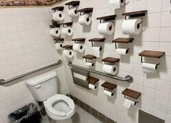 Enlace a Este baño tiene mucho papel higiénico