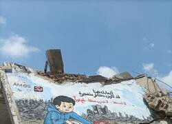 Enlace a Un imponente mural de 5,5 x 7 metros pintado sobre escombros, que advierte a los niños: «Los juguetes que haya aquí podrían ser municiones explosivas. No los toquen»
