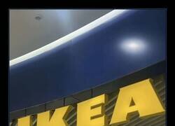 Enlace a Perdido en Ikea piti en mano