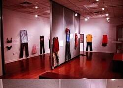 Enlace a Exposición de la ropa que llevaban las víctimas en el momento del ataque en casos de violación