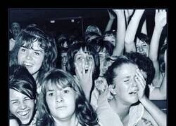 Enlace a Mi cara cuando me dicen que es viernes pero tengo reunión a las 17:00