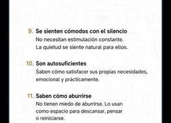 Enlace a La psicología de las personas a las que les encanta quedarse en casa