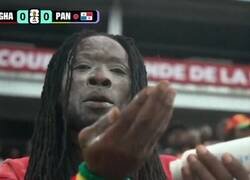 Enlace a Estoy llorando, uno de Ghana se puso a SOPLAR TALCO para INVOCAR A LOS DIOSES Es el mejor mundial de todos los tiempos