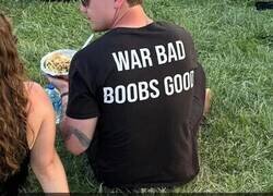 Enlace a Intelectual de Césped, guerra mal, tetas bien