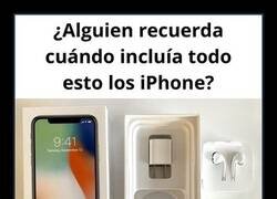 Enlace a Nostalgia de cuando el iPhone traía accesorios como Dios manda