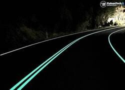 Enlace a Estas carreteras fluorescentes de Australia podrían revolucionar la conducción nocturna