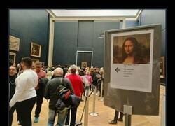 Enlace a  La cola para ver la Mona Lisa. Día de entrada gratuita en el Museo del Louvre
