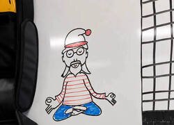 Enlace a Wally se cansó de esconderse