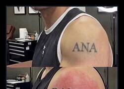 Enlace a De ANA a BANANA en un tatuaje