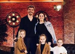 Enlace a Las tres hijas del futbolista francés Antoine Griezmann nacieron el mismo día del calendario: el 8 de abril, pero en tres años diferentes (2016, 2018 y 2021)