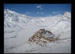 Enlace a Este es el Key Gompa, un monasterio budista de mil años de antigüedad situado en el Himalaya indio