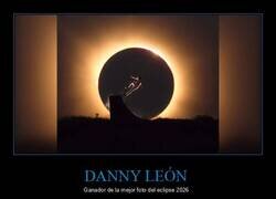Enlace a El espectacular truco en pleno eclipse total con el que el skater Danny León deslumbra a millones de personas