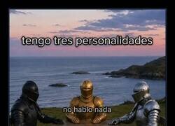 Enlace a Tengo tres personalidades y ninguna es la correcta
