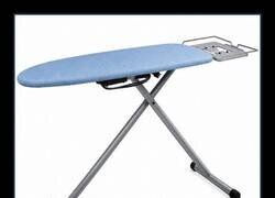 Enlace a Me imagino a las tablas de planchar como tablas de surf que abandonaron y buscaron un trabajo serio