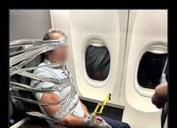 Enlace a Un pasajero de American Airlines fue atado a su asiento con cinta adhesiva después de mostrar un comportamiento disruptivo a bordo del vuelo.