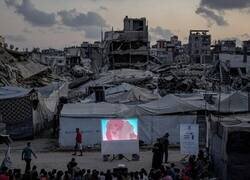 Enlace a Niños en Gaza viendo El Rey León