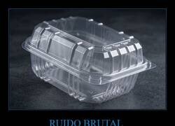 Enlace a El tupper de plástico: el único sonido capaz de despertar a los muertos y a los vecinos de arriba