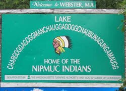 Enlace a El lago con el nombre más largo se encuentra en Webster, Massachusetts. Su nombre consta de 45 letras y a menudo se le conoce como el lago de Webster