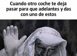 Enlace a Cuando el coche te deja pasar pero la Cofradía no perdona