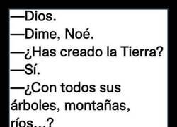Enlace a Dios diseñando el universo mientras Noé pide presupuesto de carpintería