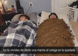 Enlace a Cuando vas a dormir a casa de tu amigo y no te da manta