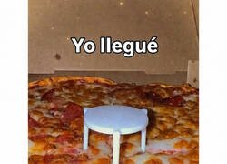 Enlace a Cuando el capitalismo te vende pizza para sostener otra pizza
