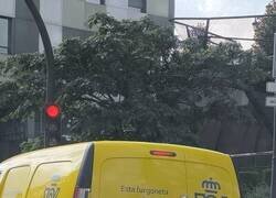 Enlace a Correos reinventando la paleta de colores desde 1716