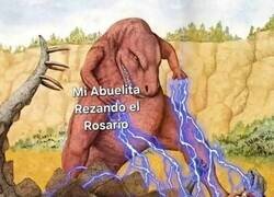 Enlace a Cuando la abuela saca el rosario, Satán pide la baja