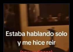Enlace a Hablando solo y riéndome de mis propios chistes