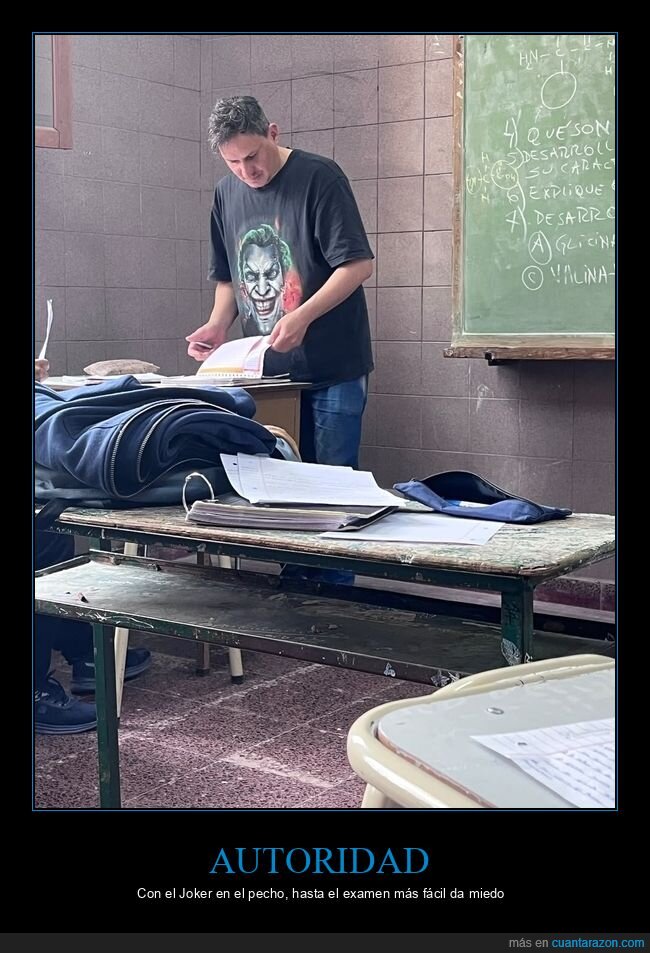profesor,camiseta,aula,examen,pizarron