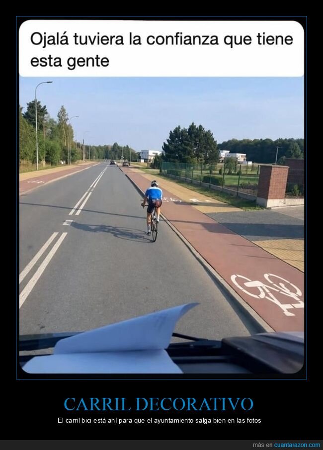 ciclistas,carril bici,tr&aacute;fico,coches,carretera