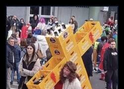 Enlace a Cuando te toca cargar con lo del botellón
