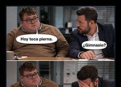 Enlace a Hoy toca pierna