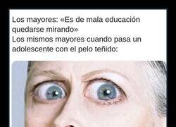 Enlace a La educación desaparece en cuanto ven un pelo azul