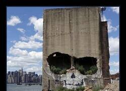 Enlace a Arte urbano en un edificio abandonado de Brooklyn