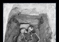 Enlace a Los amantes de Hasanlu: 2.800 años abrazados